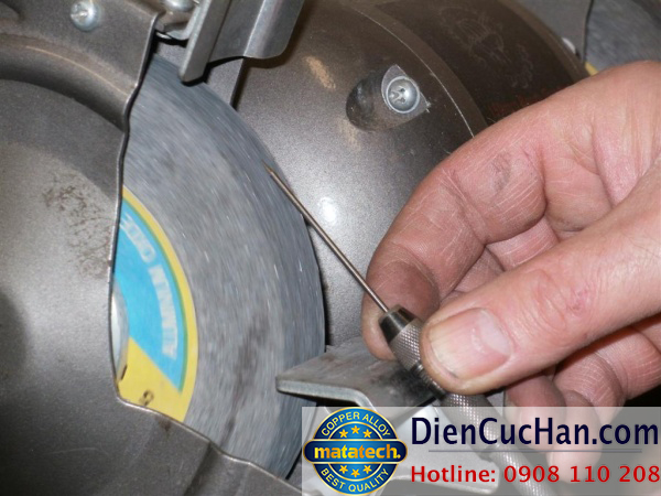 Tùy theo các vật liệu hàn để có góc nghiêng hàn khác nhau Tùy theo các vật liệu hàn để có góc nghiêng hàn khác nhau