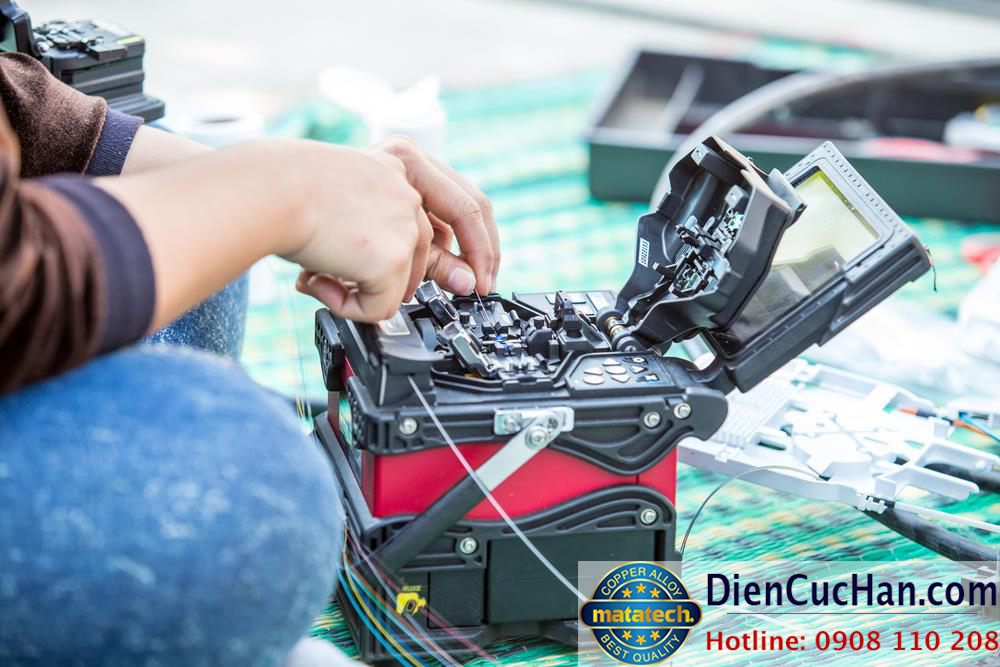 Cần thay thế điện cực máy hàn cáp quang khi không còn đảm bảo hiệu suất làm việc Cần thay thế điện cực máy hàn cáp quang khi không còn đảm bảo hiệu suất làm việc