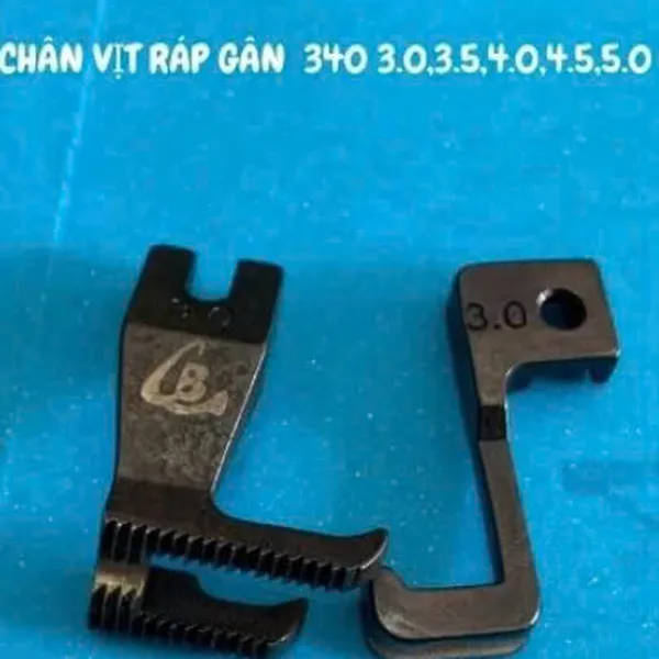 Chân vịt ráp gân máy bước 