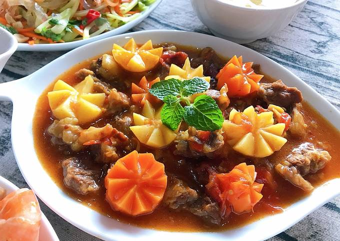 Dẻ sườn nấu sốt vang Dẻ sườn nấu sốt vang