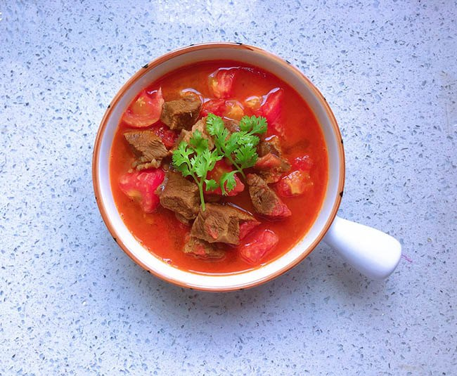 Diềm thăn bò hầm với cà chua Diềm thăn bò hầm với cà chua