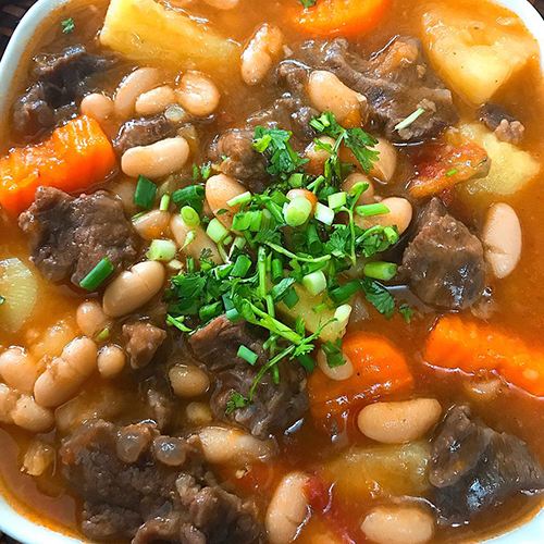 Gân bò hầm đậu phộng Gân bò hầm đậu phộng