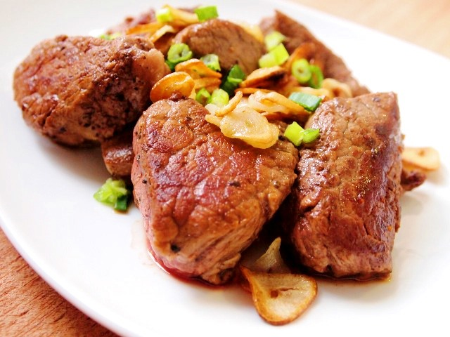 Thăn bò chiên tỏi Thăn bò chiên tỏi