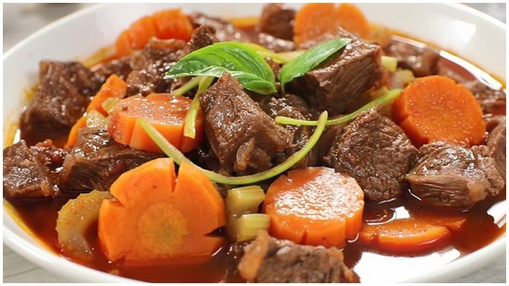 Thăn bò nấu sốt rượu vang Thăn bò nấu sốt rượu vang