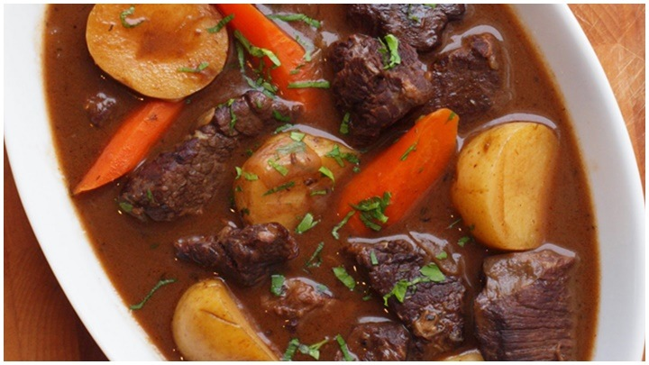 Thăn ngoại bò Úc sốt rượu vang ngon quyến rũ Thăn ngoại bò Úc sốt rượu vang ngon quyến rũ