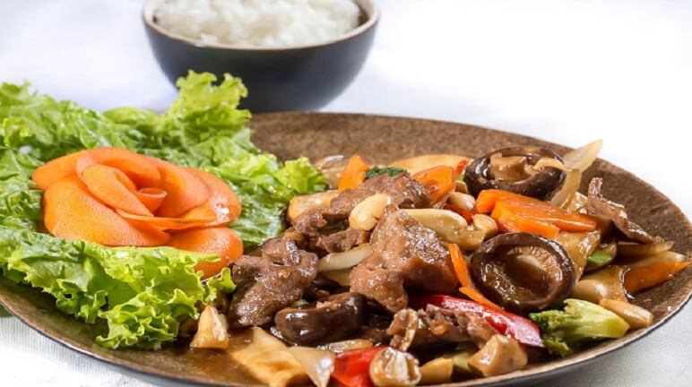 Tim bò xào nấm rơm Tim bò xào nấm rơm