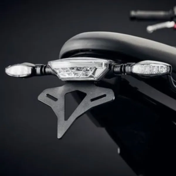 Pát biển số Evotech cho Triumph Trident 660