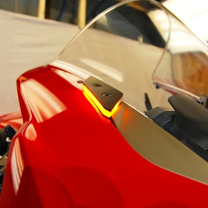 Che lổ chân kính NRC kèm xi nhan Ducati Panagale V4