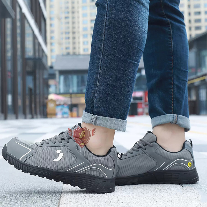 Giày Bảo Hộ Êm Chân, Siêu Nhẹ Safety Jogger AAK S1P