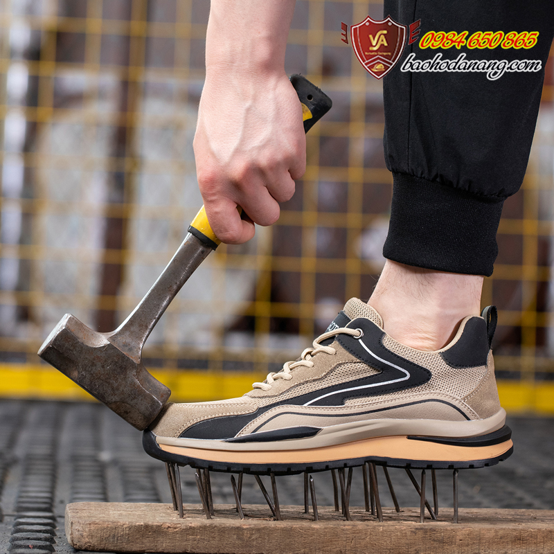 Giày bảo hộ nam đẹp Mã VA05 có kiểu dáng thời trang, chất liệu da lộn màu nâu