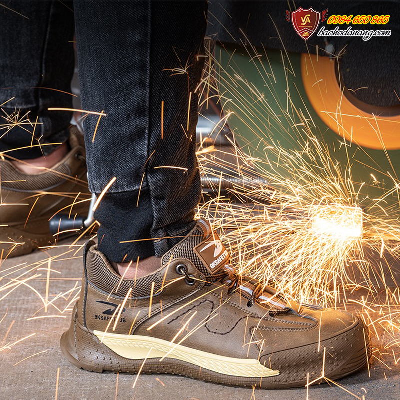 Giày bảo hộ siêu nhẹ giá rẻ mũi thép đế kevlar cách điện 6KV VA20