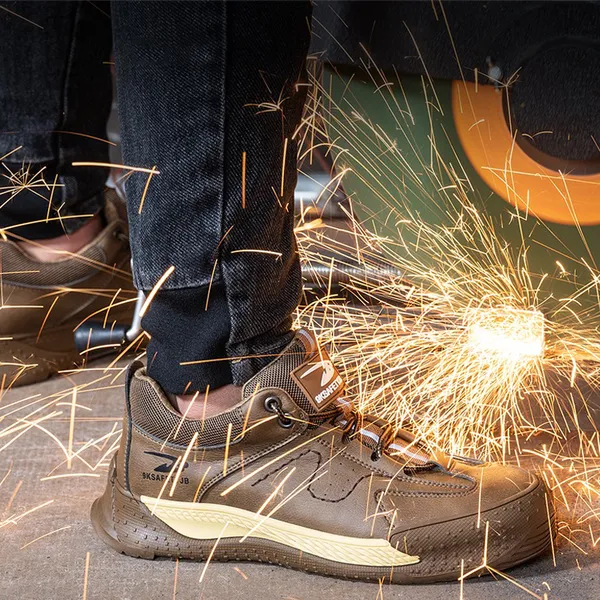 Giày bảo hộ siêu nhẹ giá rẻ mũi thép đế kevlar cách điện 6KV VA20