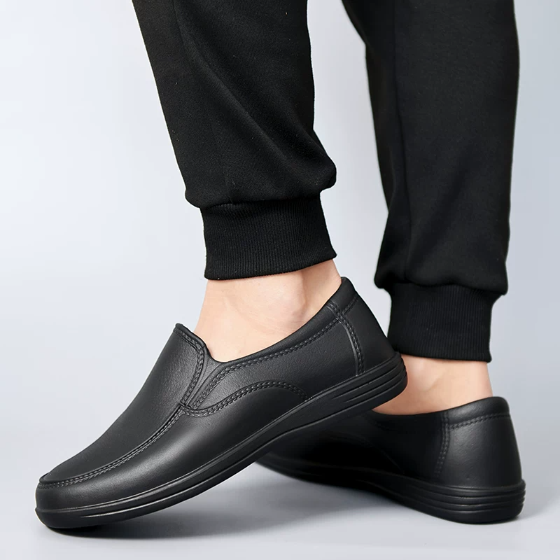 Giày bảo hộ nhà bếp, bền bỉ và êm chân