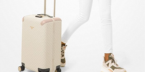 Những mẫu vali Michael Kors mới đáng chọn mua
