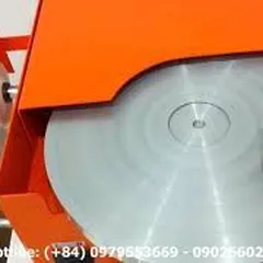 Sharpening the trimmer blade with high-tech Mark'J Sharpening machine