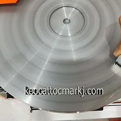 The technique of sharpening the blade of the trimmer is fast and achieves extreme sharpness