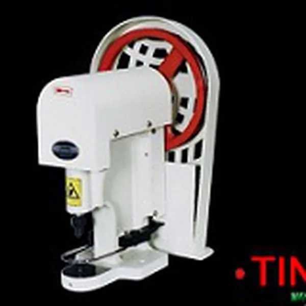 Máy dập nút đồng MAX-818