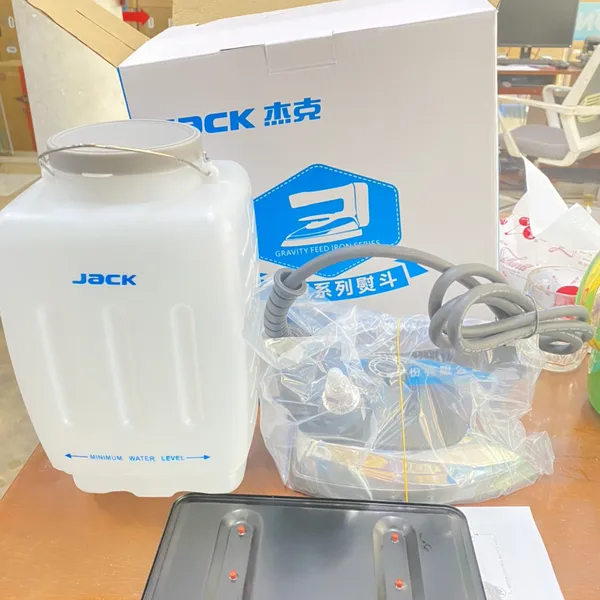 Bàn Ủi Hơi Bình Nước Treo JACK