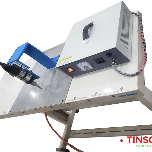 Máy đính quai khẩu trang