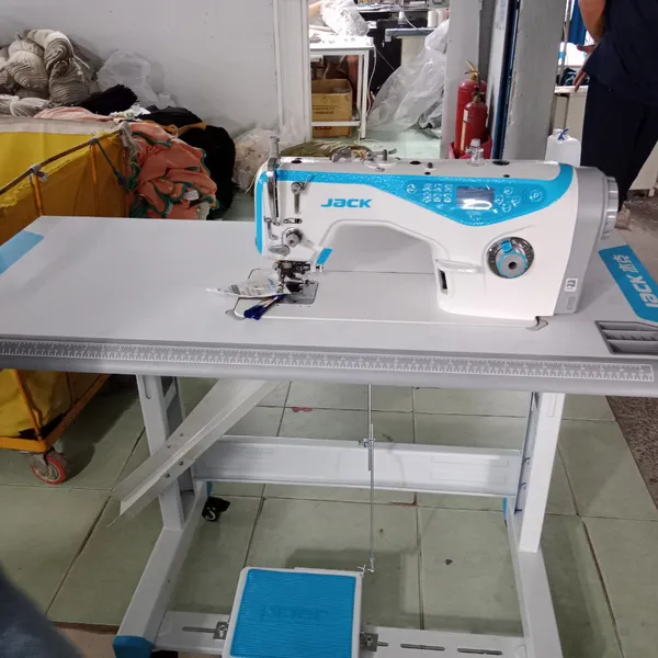 Máy 1 kim xén liền trục, đầu máy dầu khô, có cử bọc viền JACK JK-5558G-WT