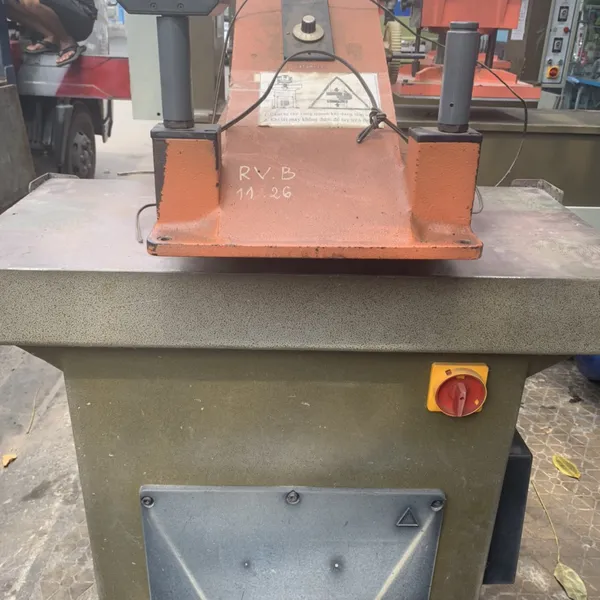 Máy dập thủy lực 15 tấn A TOM (của Ý) máy qua sử dụng