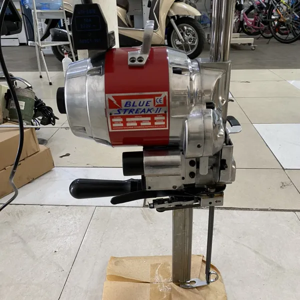 Máy cắt đứng eatman