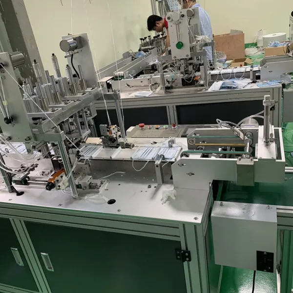 MÁY SẢN XUẤT KHẨU TRANG TỰ ĐÔNG QUAI TRONG