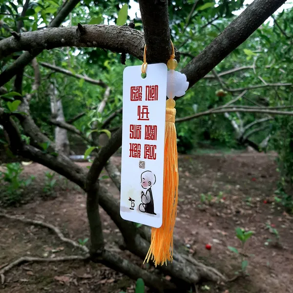 Thẻ bookmark Đánh Dấu Trang Hình Chú Tiểu Chibi Kèm Tua Rua Hoa Sen Chất Liệu Giấy Mỹ Thuật Cán Mờ 2 Mặt Kích Thước 4x12cm Phù Hợp Cho Học Tập Làm Việc Và Trang Trí Góc Làm Việc