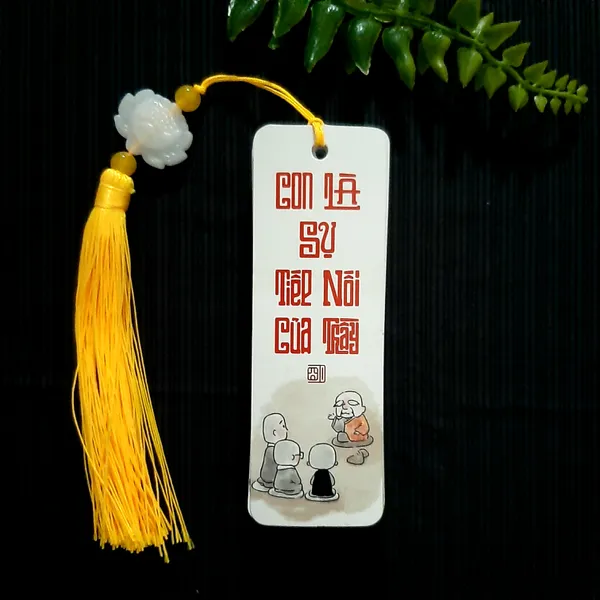 Thẻ bookmark Đánh Dấu Trang Hình Chú Tiểu Chibi Kèm Tua Rua Hoa Sen Chất Liệu Giấy Mỹ Thuật Cán Mờ 2 Mặt Kích Thước 4x12cm Phù Hợp Cho Học Tập Làm Việc Và Trang Trí Góc Làm Việc