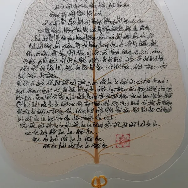 Lá bồ đề lá lớn ghi bài BÁT NHÃ TÂM KINH