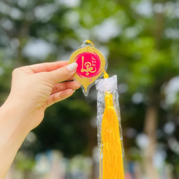 Lá Bồ Đề Dát Vàng Chữ Thư Pháp chữ LỘC Trong Vòng Tròn Vô Cực Phù Hợp Làm Treo Xe Ốp Lưng Điện Thoại Nhà Cửa 