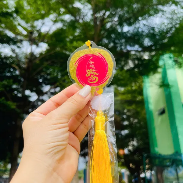 Lá Bồ Đề Dát Vàng Chữ Thư Pháp BÌNH AN Phù Hợp Làm Treo Xe Ốp Lưng Điện Thoại Nhà Cửa