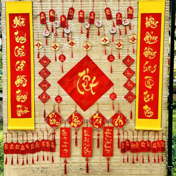 Liễn thư pháp viết theo yêu cầu