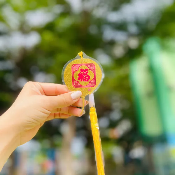 Lá Bồ Đề Dát Vàng Chữ Thư Pháp chữ PHÚC chữ HÁN mẫu truyền thống Phù Hợp Làm Treo Xe Ốp Lưng Điện Thoại Nhà Cửa