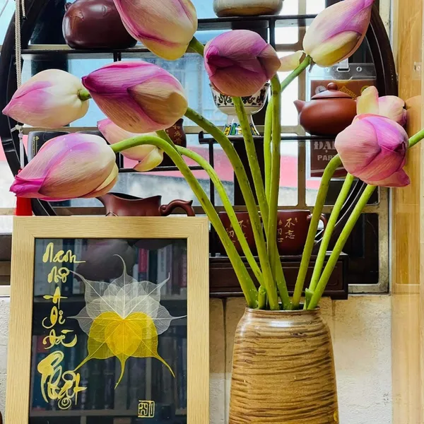 Thư pháp lá bồ đề 8 cánh chữ A DI ĐÀ PHẬT