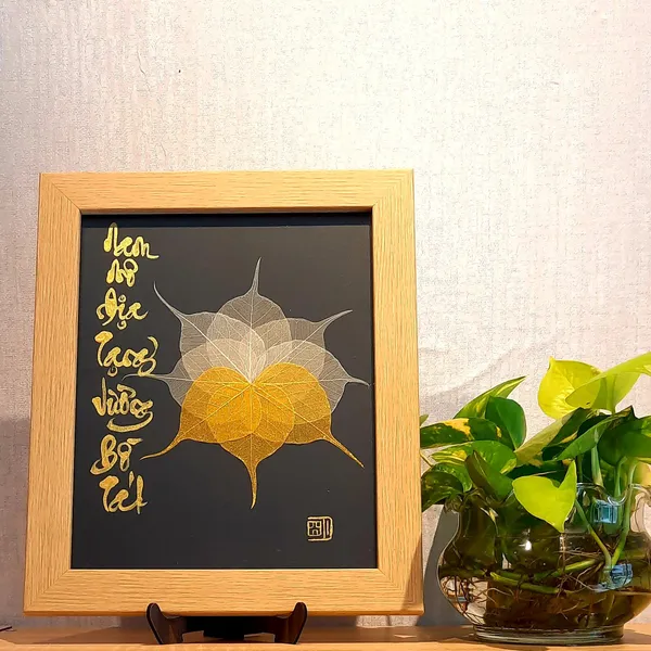 Thư pháp lá bồ đề 8 cánh chữ NAM MÔ ĐỊA TẠNG VƯƠNG BỒ TÁT