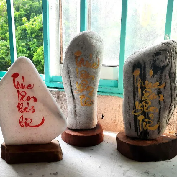 Đá thư pháp chữ Trúc Lâm Thái Hư