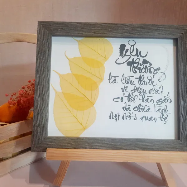 Thư pháp lá bồ đề YÊU THƯƠNG