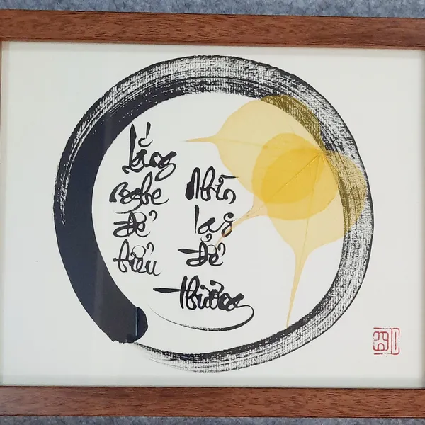 Thư pháp lá bồ đề LẮNG NGHE ĐỂ HIỂU