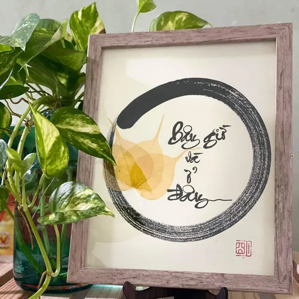 Thư pháp lá bồ đề BÂY GIỜ VÀ Ờ ĐÂY