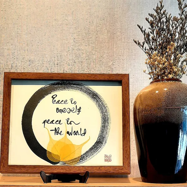 Thư pháp lá bồ đề Peace in oneself