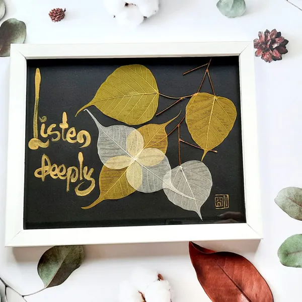 Thư pháp lá bồ đề LISTEN DEEPLY 1