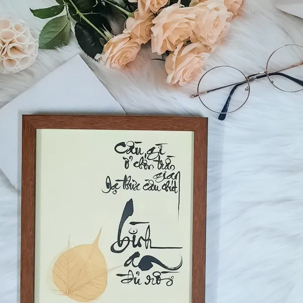 Thư pháp lá bồ đề CẦU CHÚT BÌNH AN