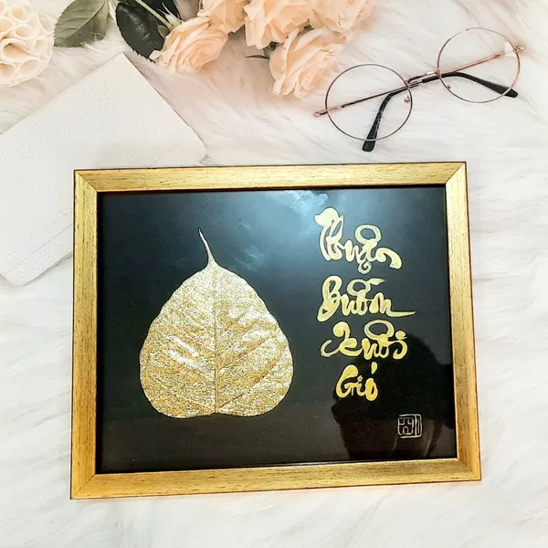 Thư pháp lá bồ đề dát vàng THUẬN BUỒM XUÔI GIÓ