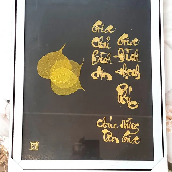 Thư pháp lá bồ đề chữ GIA CHỦ BÌNH AN GIA ĐÌNH HẠNH PHÚC