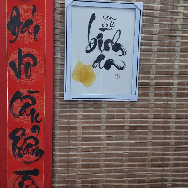 Thư pháp lá bồ đề chữ BÌNH AN