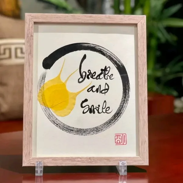 Thư pháp lá bồ đề BREATH AND SMILE