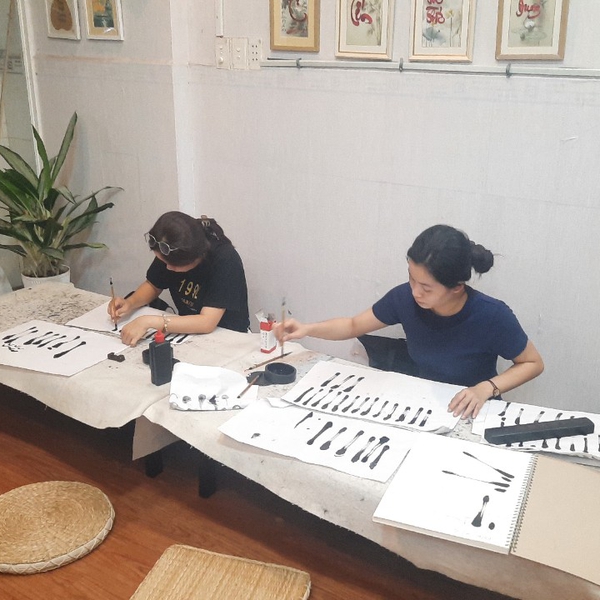 LỚP HỌC THƯ PHÁP TRỰC TIẾP ĐẠI TỰ CHỮ LỚN