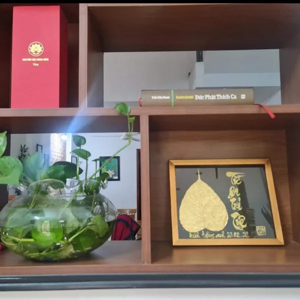 Thư pháp lá bồ đề dát vàng TỪ BI TRÍ TUỆ