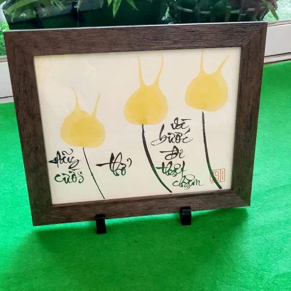 Thư pháp lá bồ đề chữ HÃY CƯỜI THỞ BƯỚC ĐI THẬT CHẬM